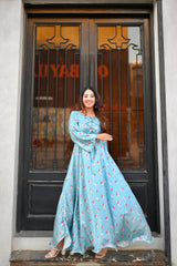 Mària in Blue